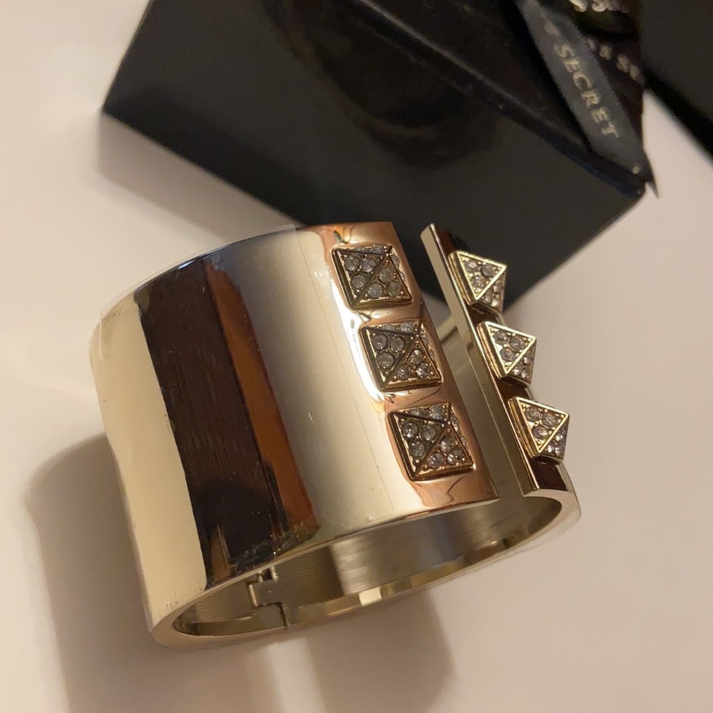 Gold Cuff Bracelet VS